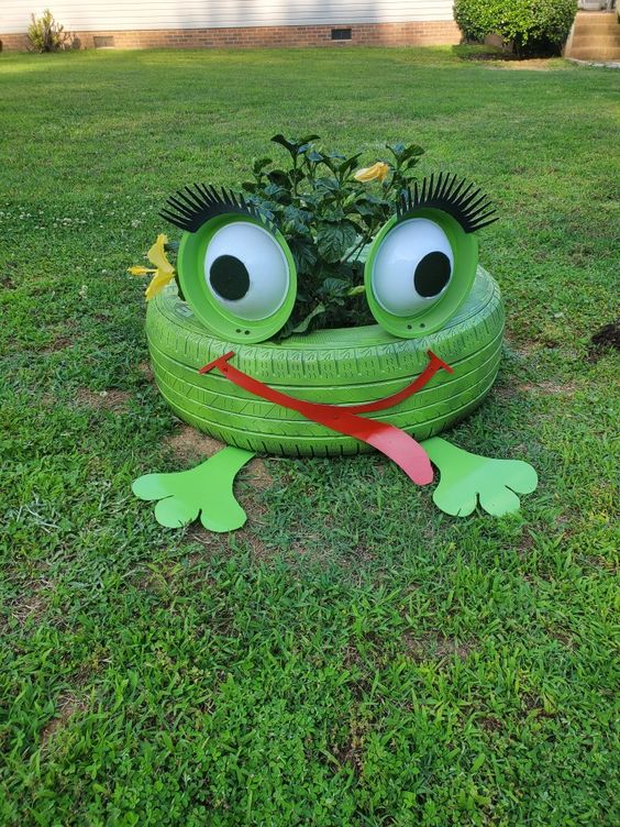 decoration de jardin avec des grenouilles en pneus 4