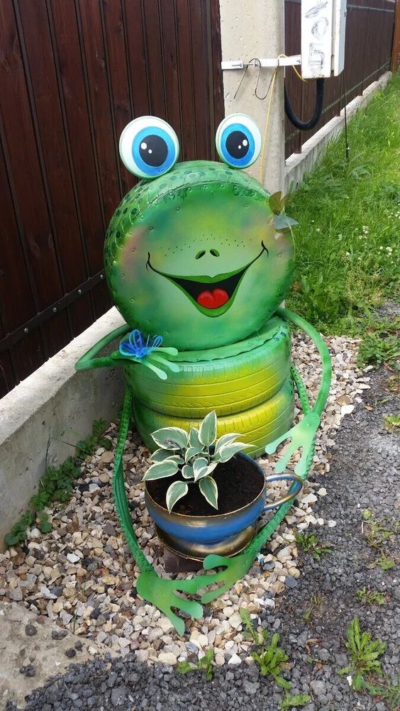 decoration de jardin avec des grenouilles en pneus 7