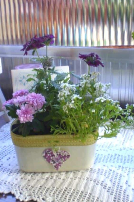 planter des fleurs dans des pots de creme glacee 1